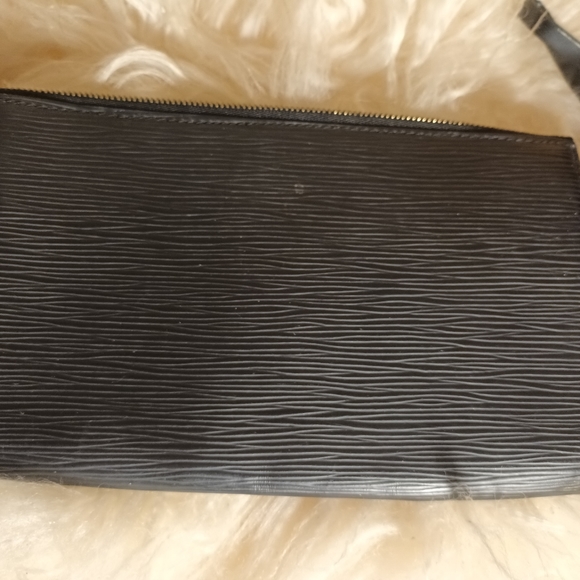 LOUIS VUITTON Epi Leather Pochette Accessoires Black - Picture 5 of 16